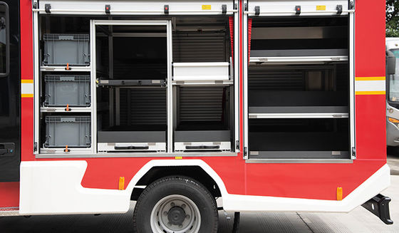 Пожарная машина IVECO ЕЖЕДНЕВНАЯ небольшая с инструментами цистерны с водой 3000L и спасения
