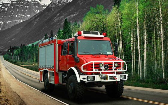 пожарная машина леса 4x4 Unimog особенная с двойными кабиной и цистерной с водой
